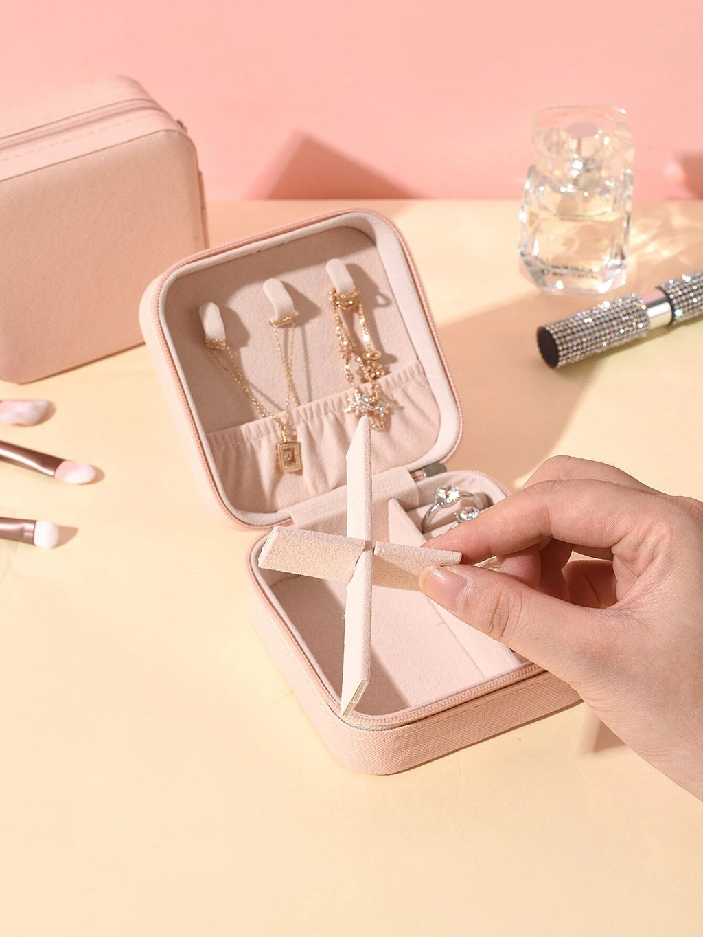TRAVEL JEWELRY CASE