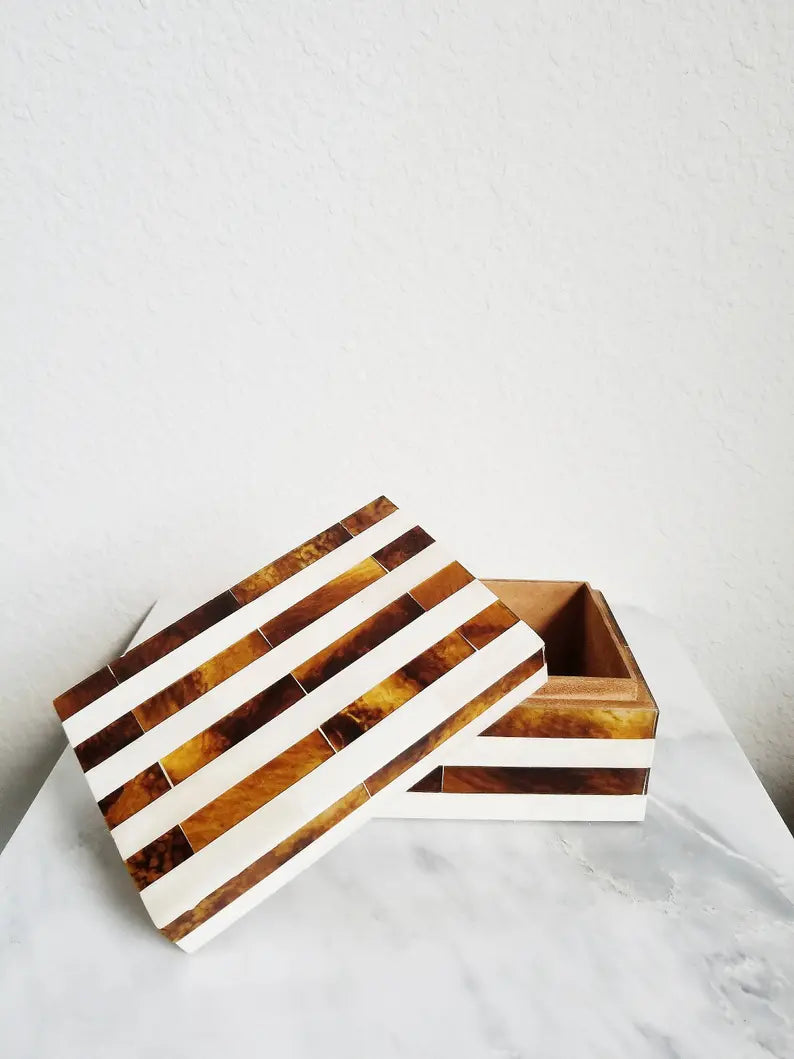 INLAID WOOD AND BONE BOX WITH TOP