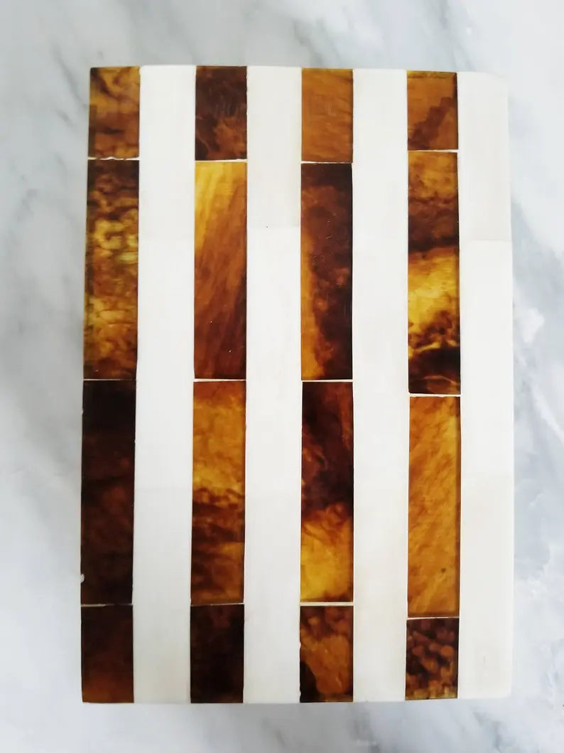 INLAID WOOD AND BONE BOX WITH TOP