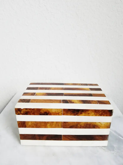 INLAID WOOD AND BONE BOX WITH TOP